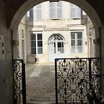 Chambre Dans Hotel Particulier 18E Siecle Hyper Centre La Rochelle